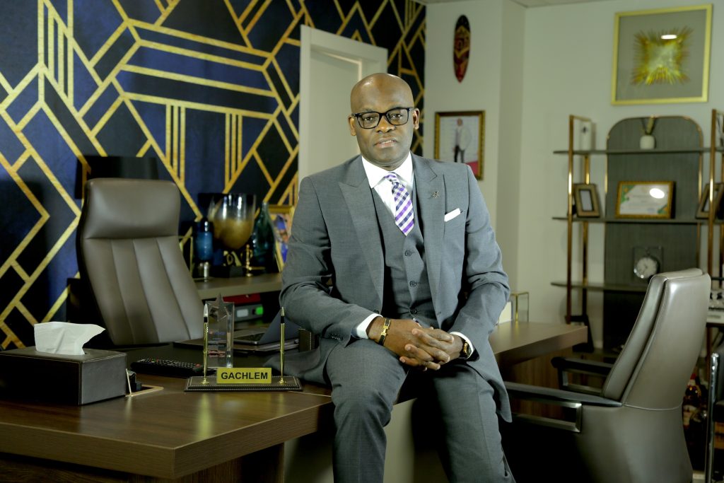 Gachlem à son bureau de Brazza